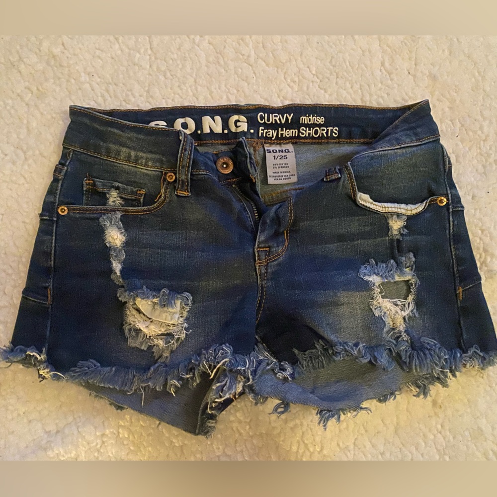 Women’s ripped Jean shorts size 25